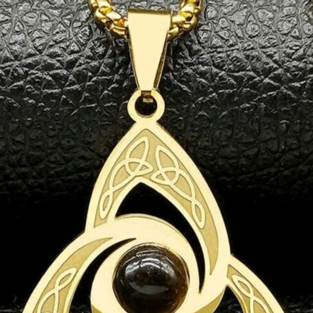 Elegant Gold and Black Celtic Knot Pendant Necklace - Picture 2 of 2